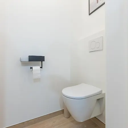 Newly Built On 1st Floor With Terrace דירה מידלקרק