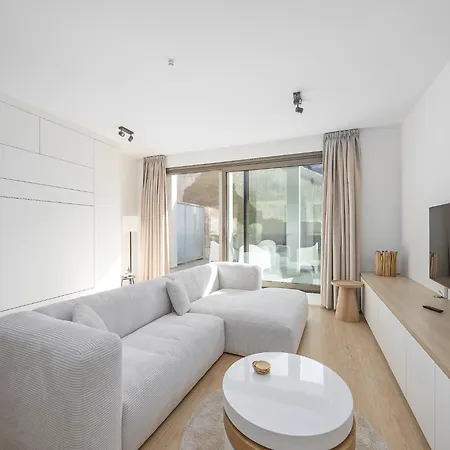 Newly Built On 1st Floor With Terrace דירה מידלקרק